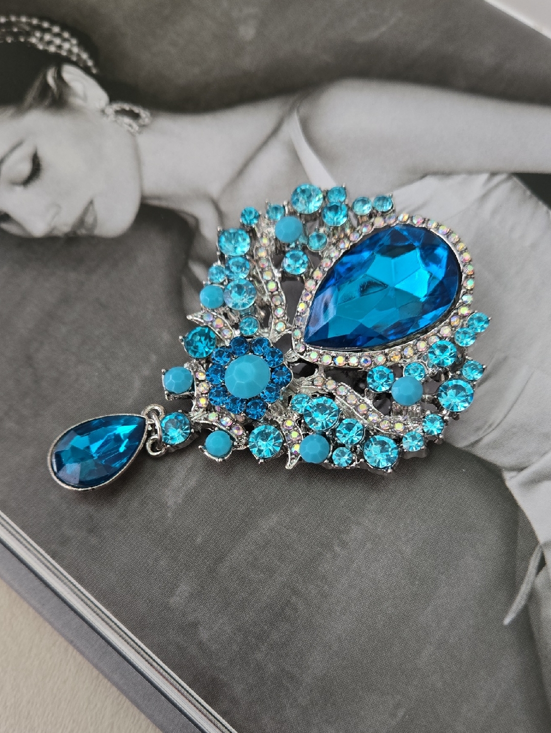 Azure Teardrop Crystal Brooch - Women Jewelry 35$
